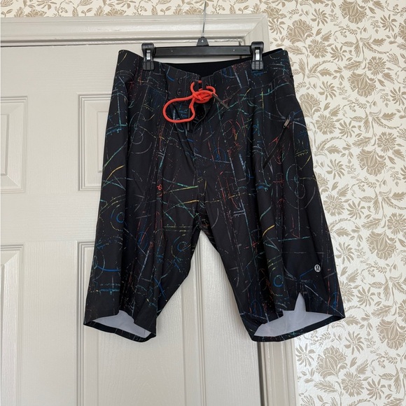 Lululemon Men’s Swim Shorts – Size 34, Multicolor Print, Zip Pocket - Picture 4 of 5